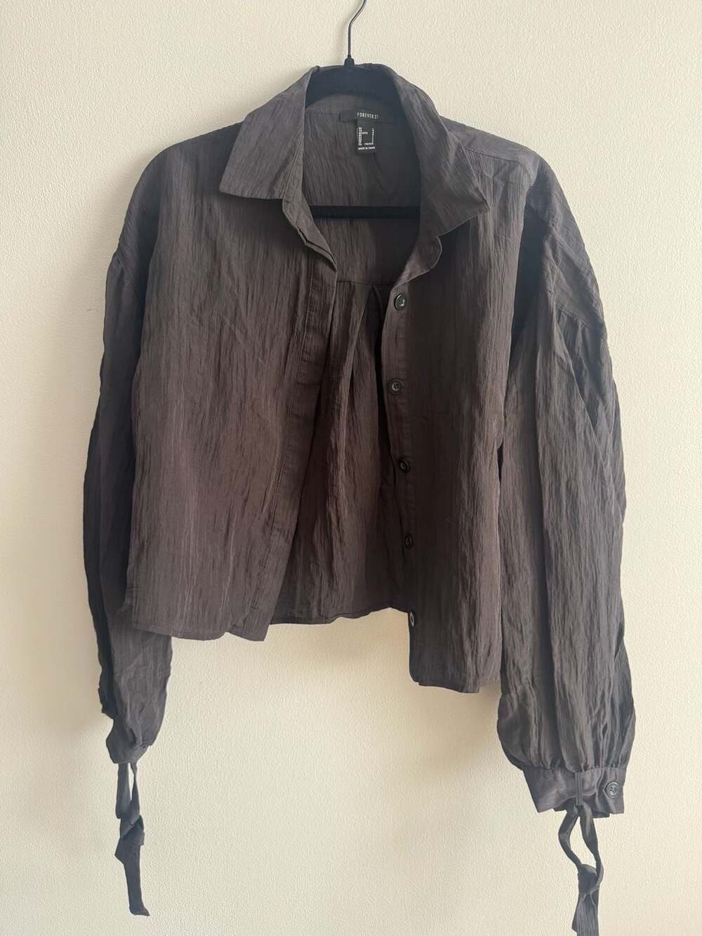 Forever 21 Button Up Shirt Size L Gray Crinkle Blouse Long Sleeve